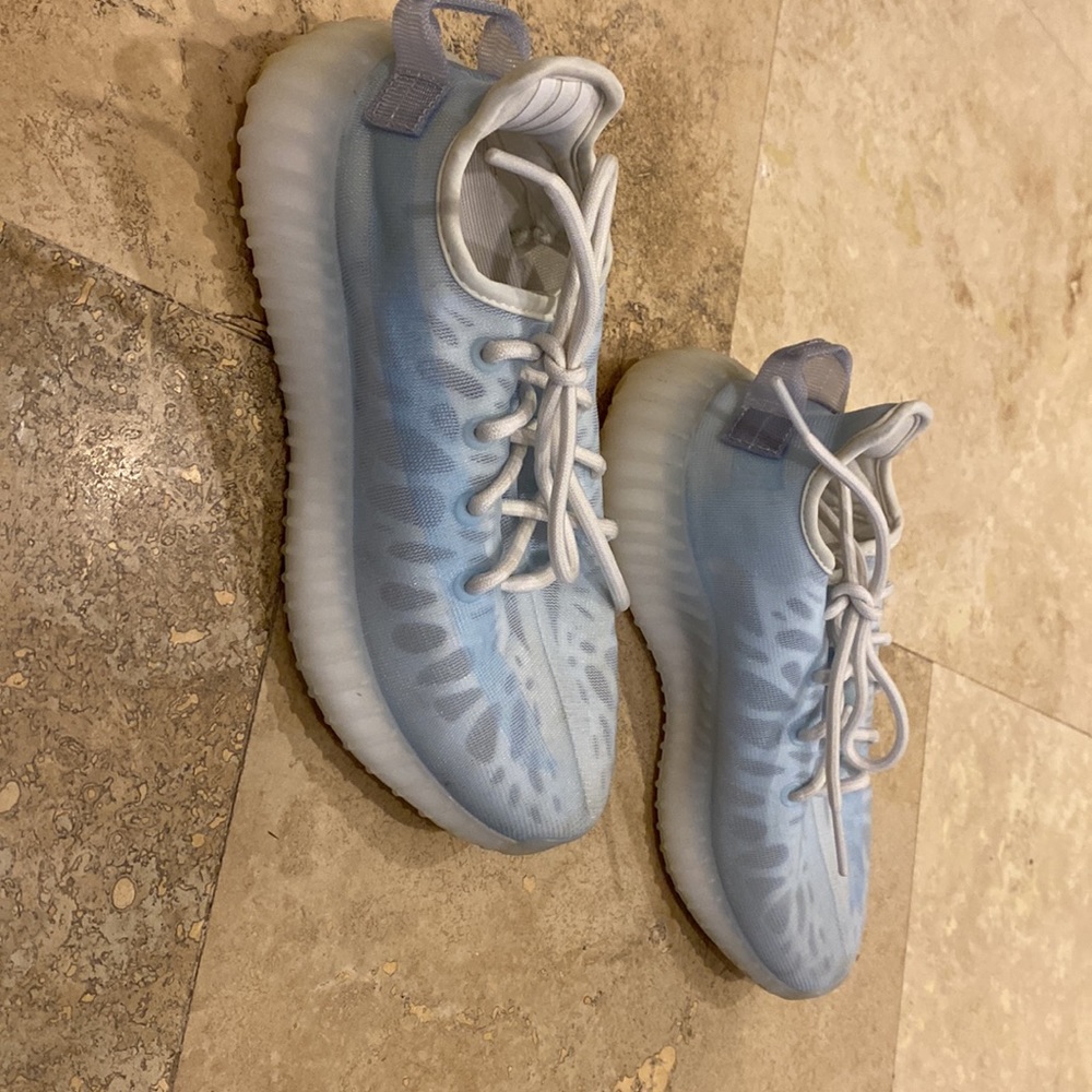 Yeezy - Picture 2 of 6
